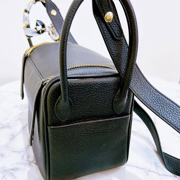 Black Boston lychee grain  crossbody bag - Picture 4 of 12